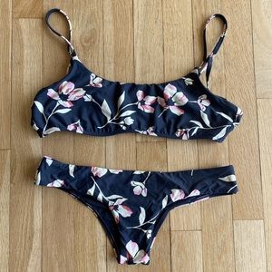 Gently used billabong bikini size small